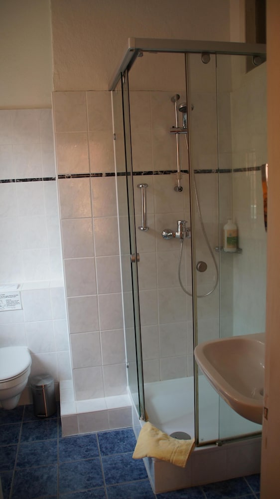 Twin Room, Private Bathroom - Photo 3