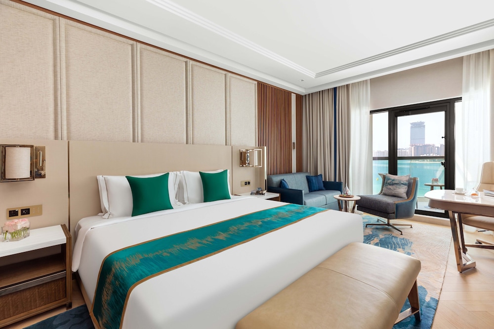 Luxury Palm Sea View Room King Bed with Sofa Bed