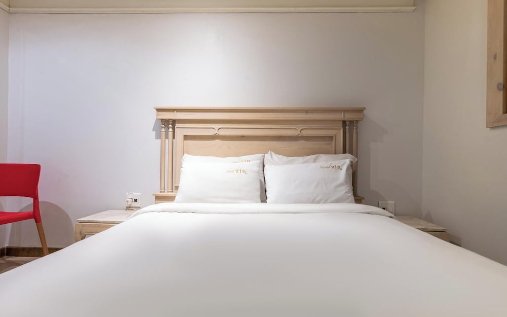 Room (Quick check-in (unlimited Netflix vie)