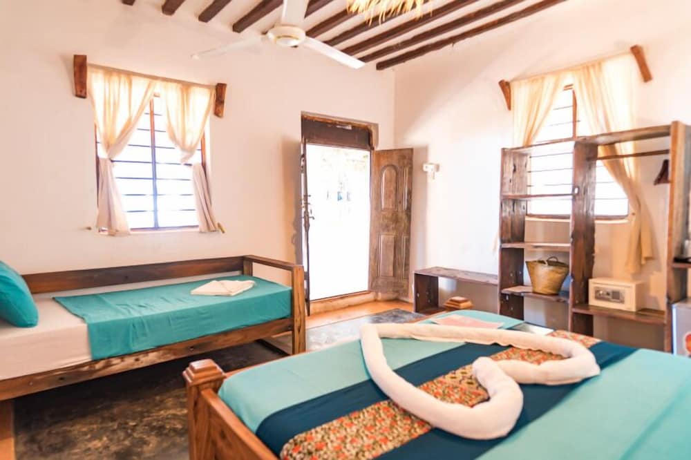 Traditional Triple Room, Garden View, Beachside