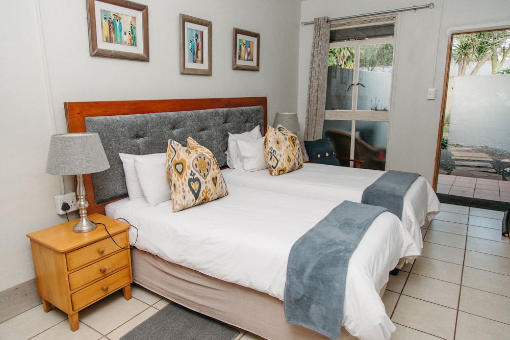 Twin Room - Photo 2