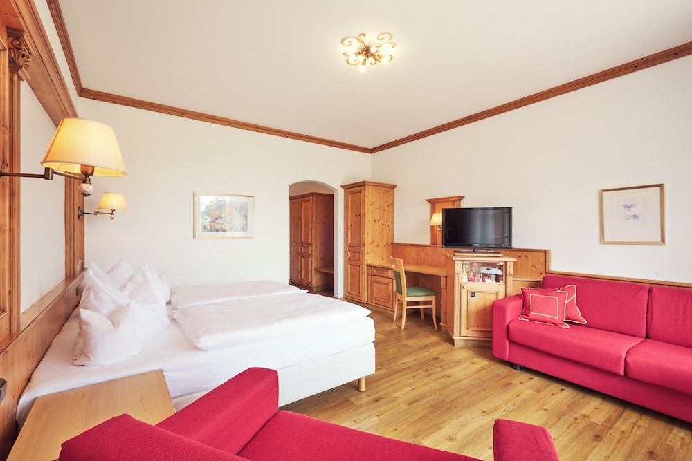 Deluxe Double Room Single Use, Balcony, Garden View photo 2