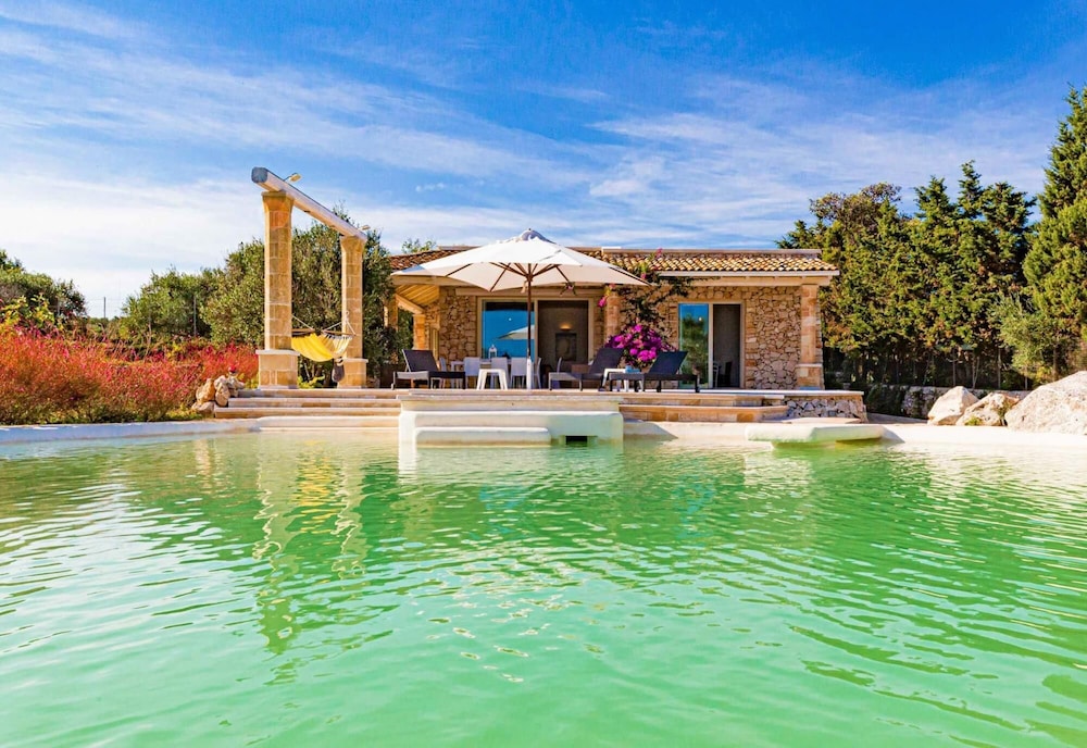 Villa photo 2