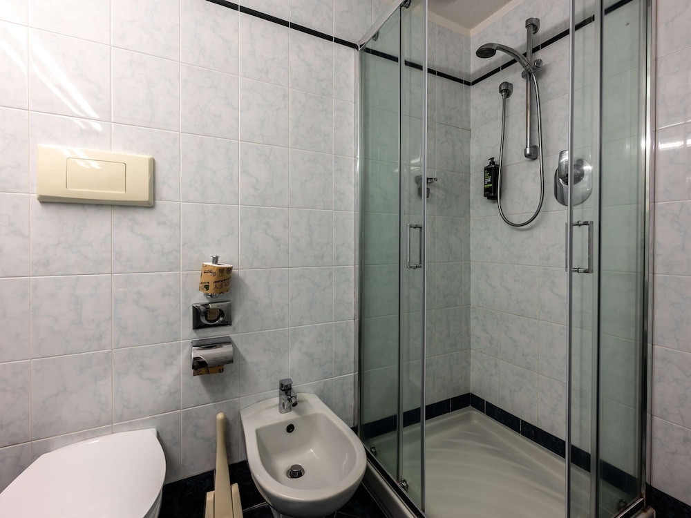 Standard Triple Room - Photo 8