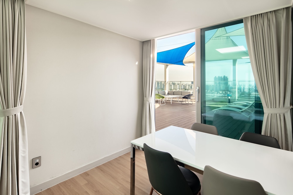 Private Pool (OPEN 4/25) & 24H Spa in Rooftop - Photo 13