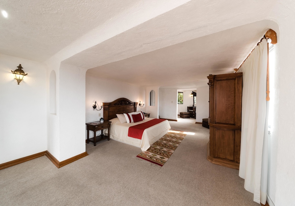 Junior Suite, 1 King Bed - Photo 10
