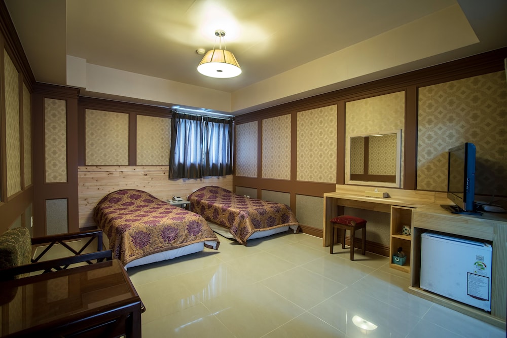 Standard Twin Room - Photo 7