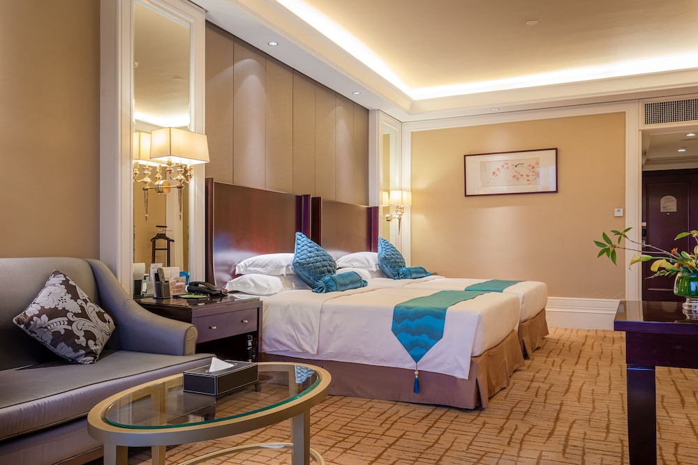 Deluxe Room with Lake View photo 2