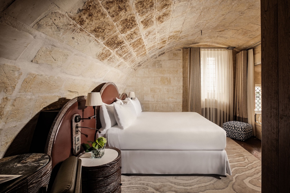 Signature Suite (Incognito)