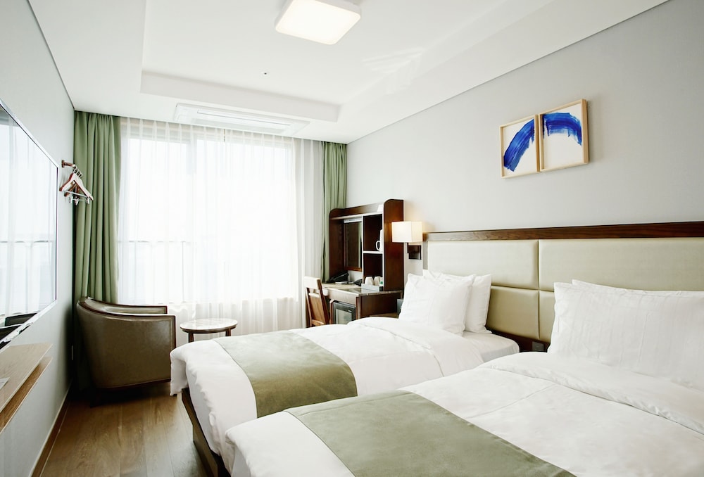Standard Twin Room, Harbor View photo 1