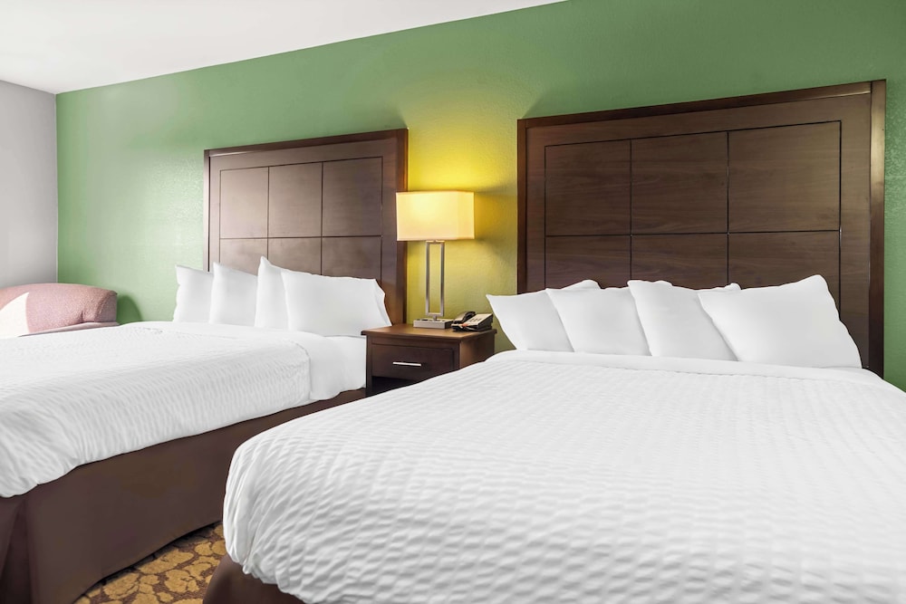 Standard Room, 2 Queen Beds, Non Smoking, Refrigerator & Microwave - Photo 1