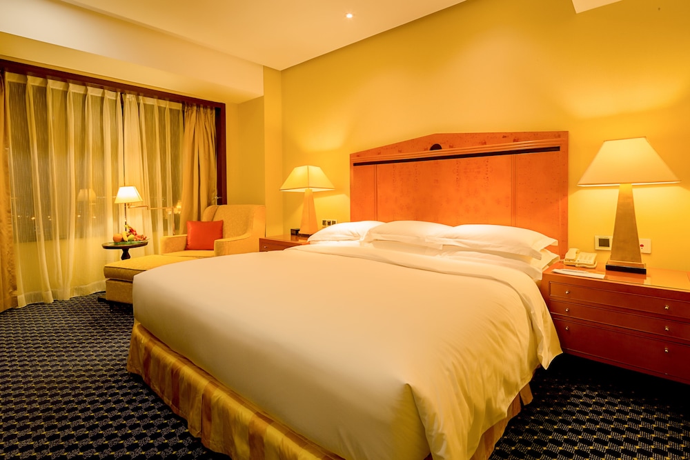 Executive Room, 1 King Bed - Photo 2