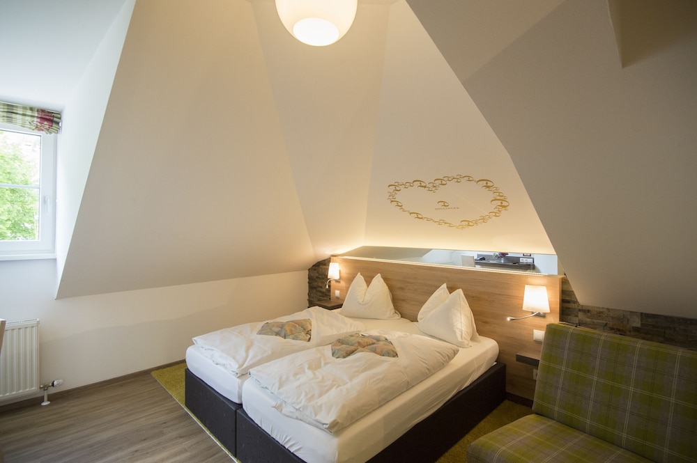 Standard Double or Twin Room - Photo 5