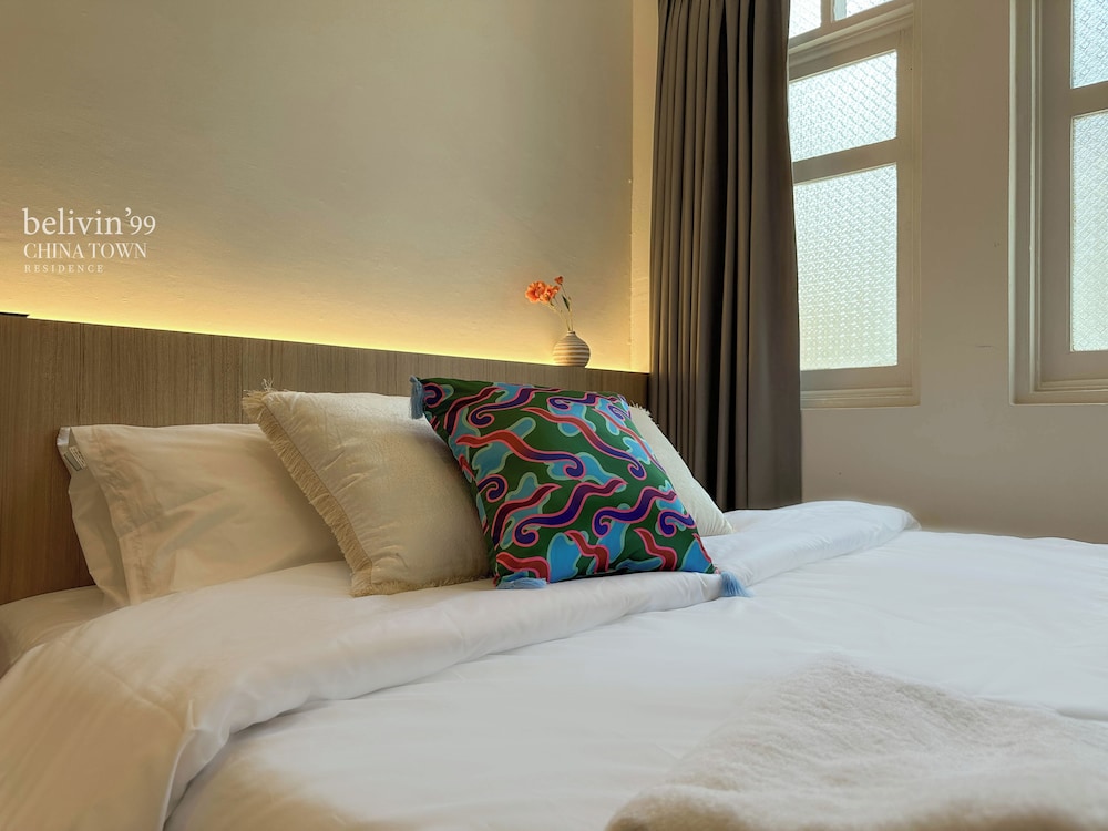 Comfort Studio, 1 King Bed photo 2