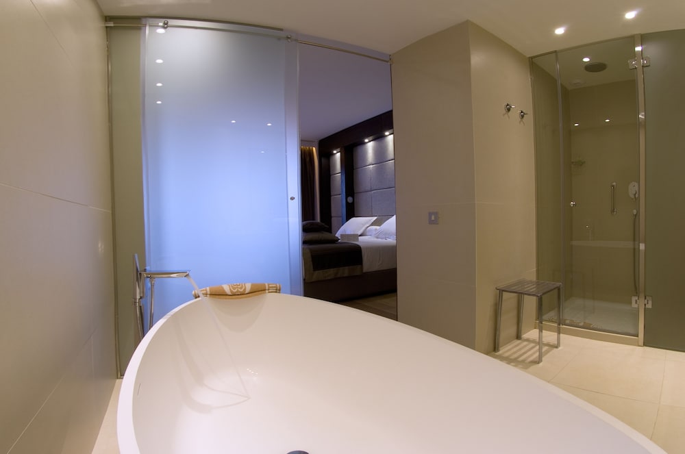 Presidential Suite With Sea View & Spa Access - 1 Adult photo 2