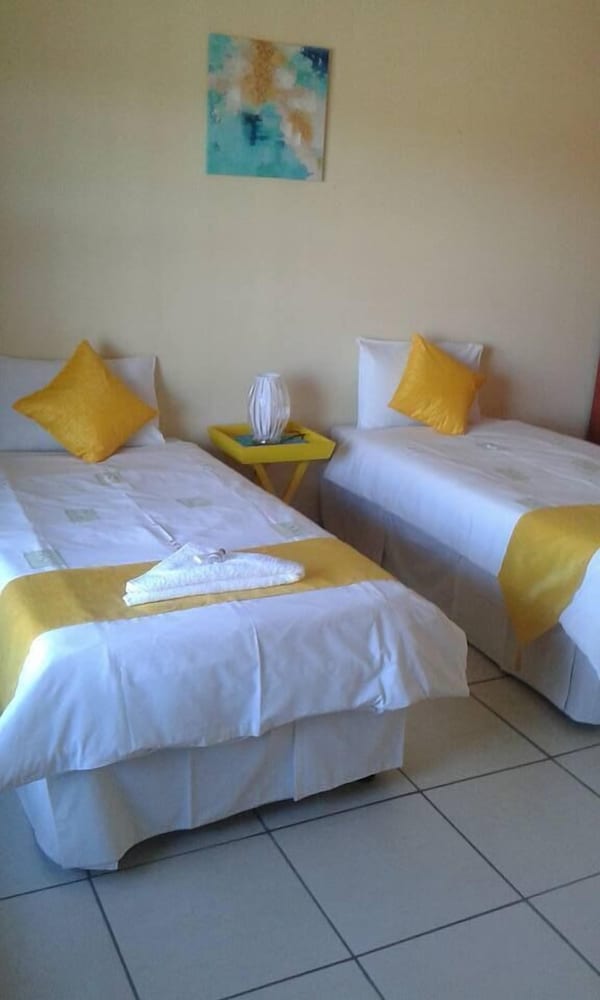 Standard Twin Room photo 2