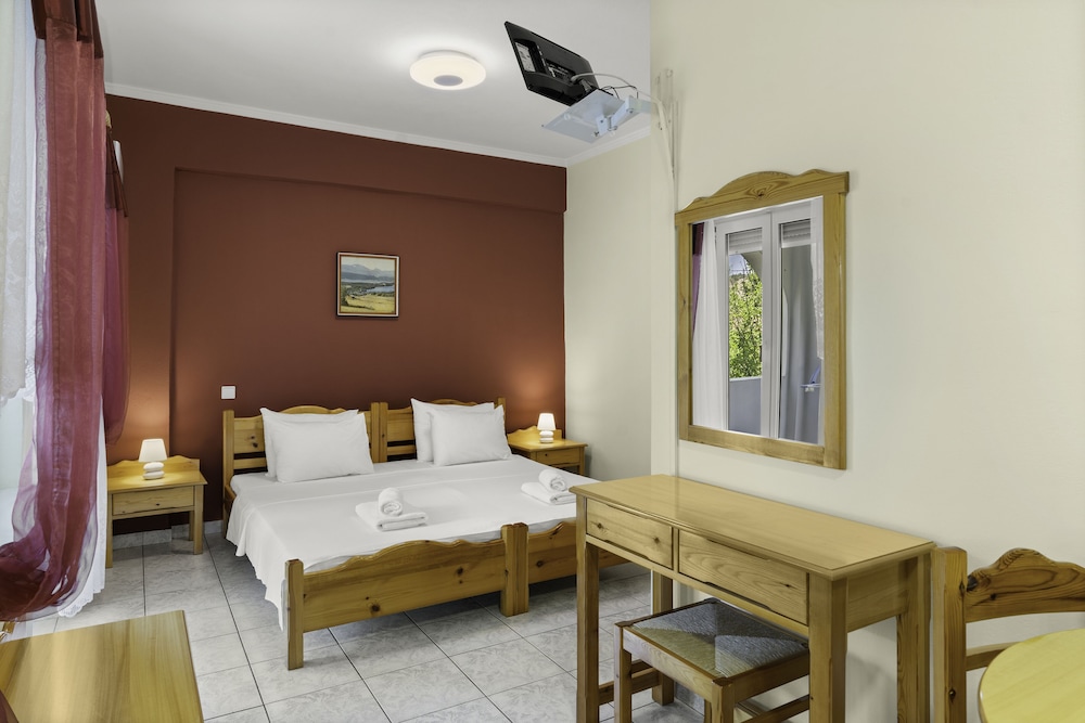 Standard Double or Twin Room - Photo 11