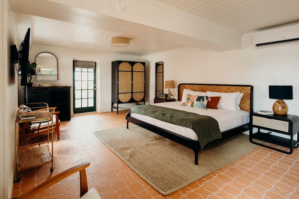 Superior Room, 1 King Bed, Balcony, City View photo 1