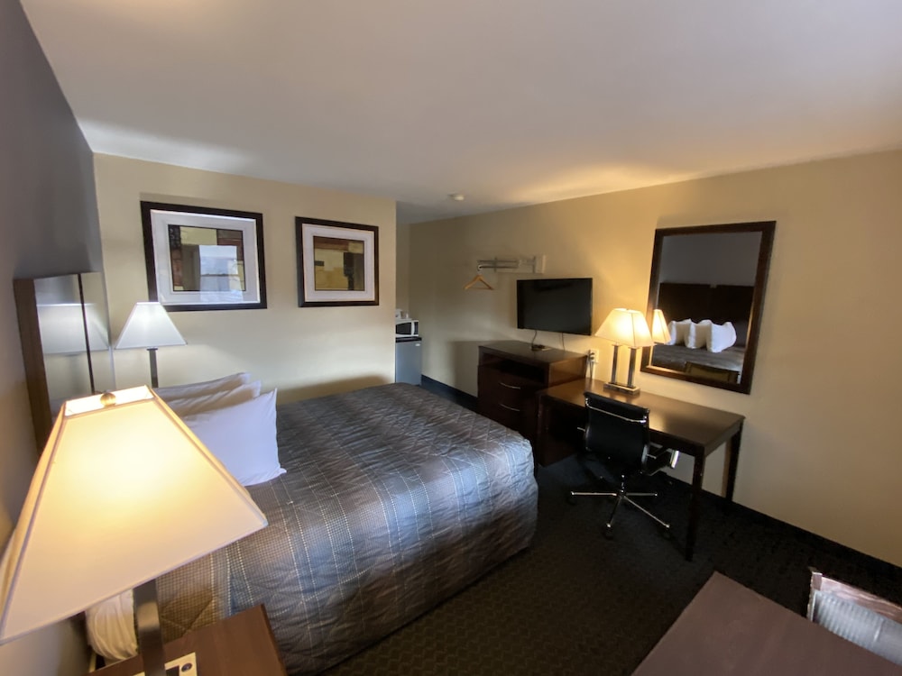 Standard Room, 1 Queen Bed photo 2