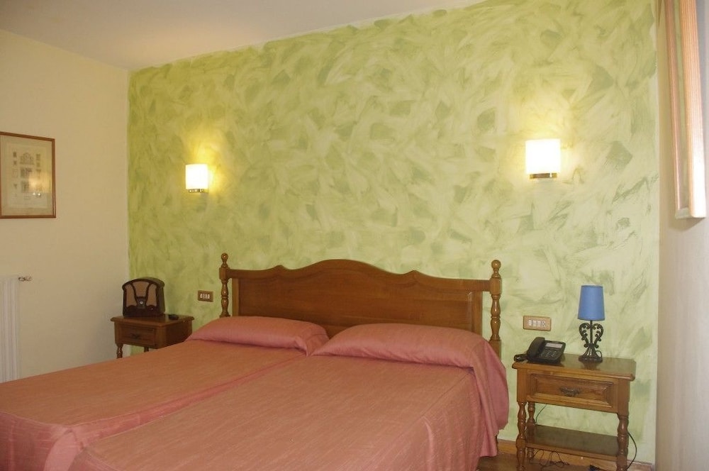 Triple Room (3 Adults)