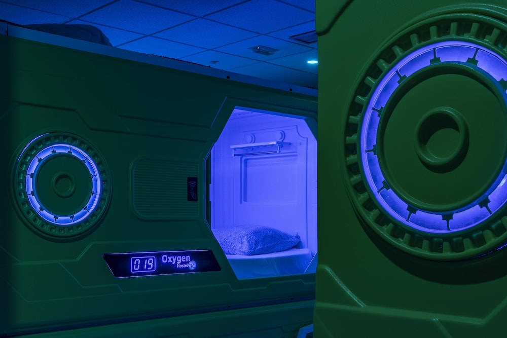 Single capsule in mixed shared room photo 2