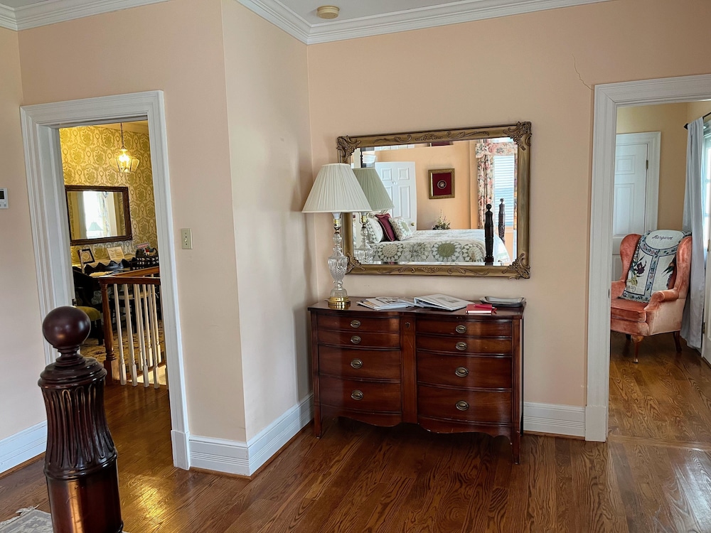 Double Room, Ensuite (Margeret Aurellia) photo 2