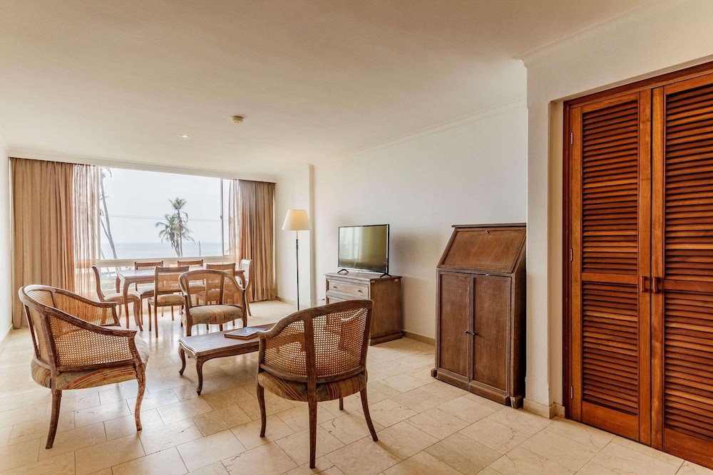 Suite, 1 Bedroom, Non Smoking, Ocean View - Photo 6