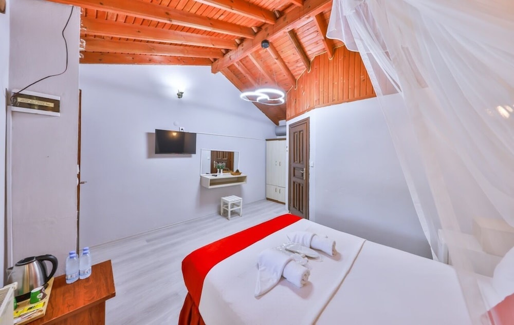 Standard Room With Pool And River View photo 3