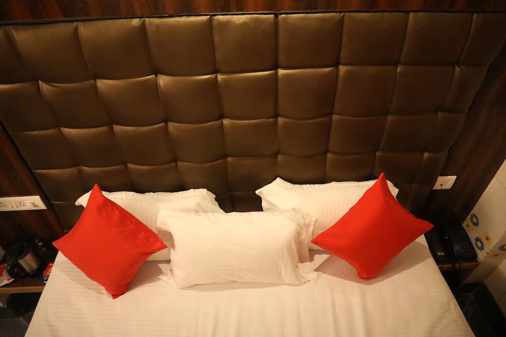 Super Deluxe AC Room photo 1