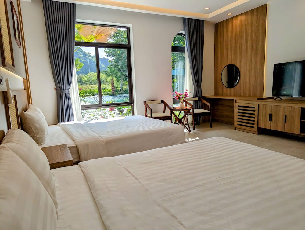 Family Room, Bathtub