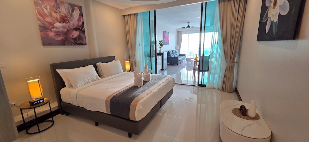 1 Bedroom Penthouse - Photo 2