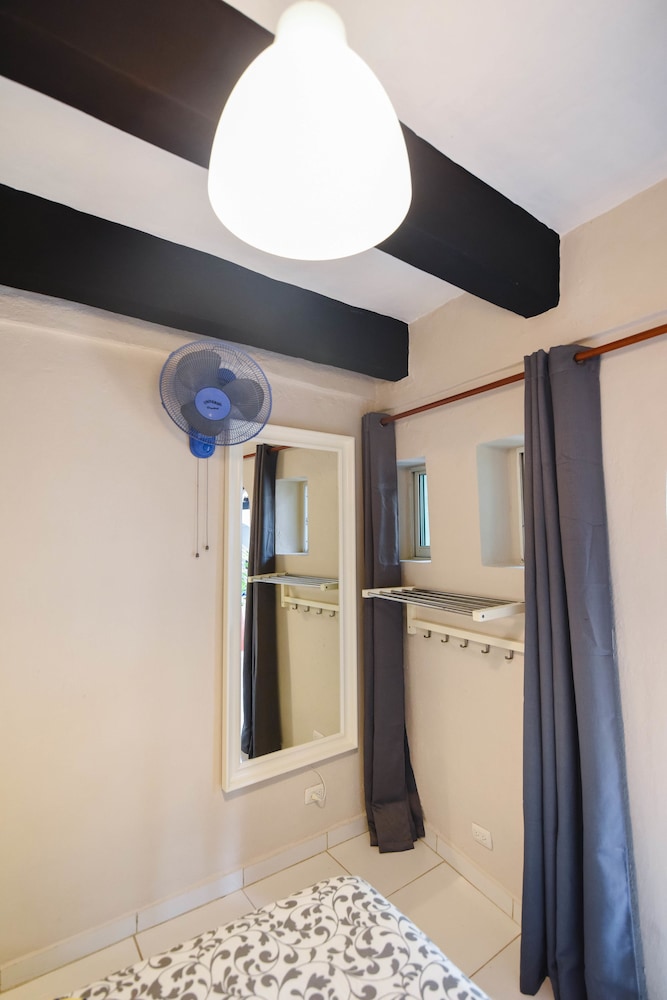 Twin Bed Private , Shared Bathroom photo 2