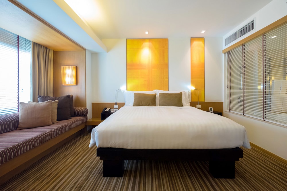 Premier Room, 1 King Bed (Enhance Privilege) photo 3