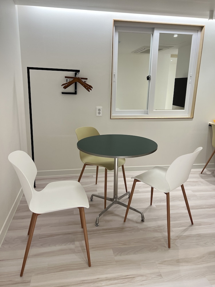 Twin Room - Photo 6