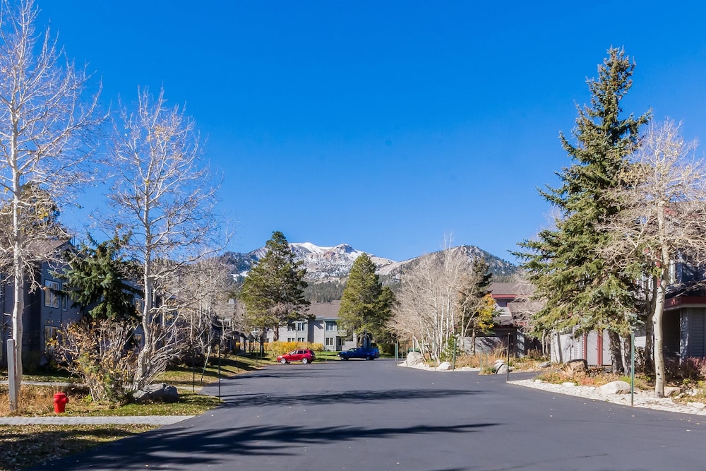 Condo, 2 Bedrooms (Snowcreek #613 Phase IV) photo 2
