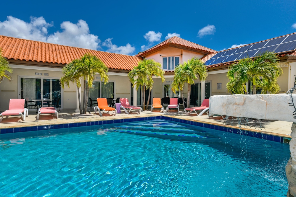 Pool side villa 3 with Private Garden Hot Tub XXL