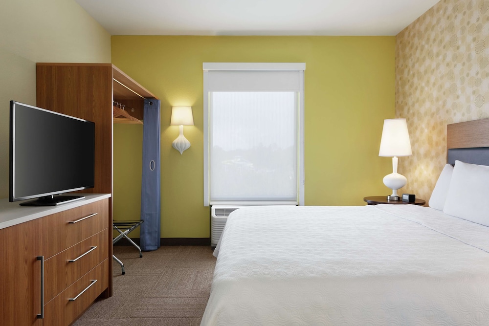 Suite, 1 King Bed, Accessible (Hearing)