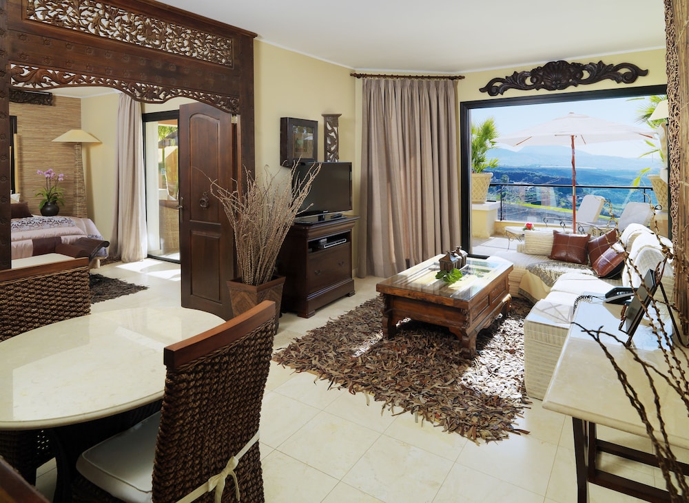1 bedroom Grand Duchess Villa (with private heated pool) thumbnail 6