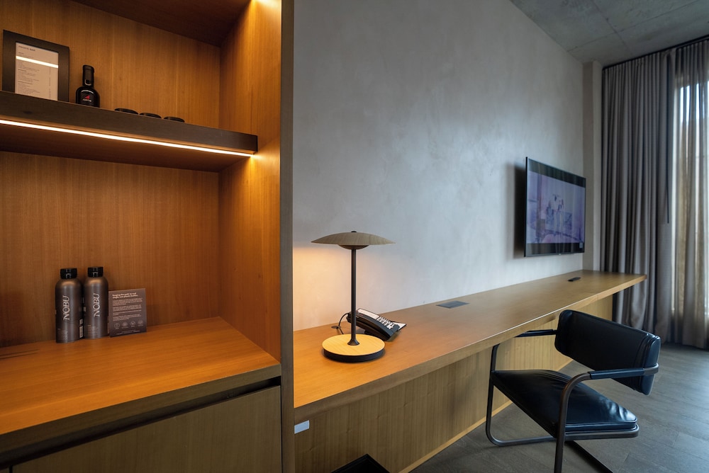 Deluxe Room, 2 Double Beds, Accessible - Photo 2