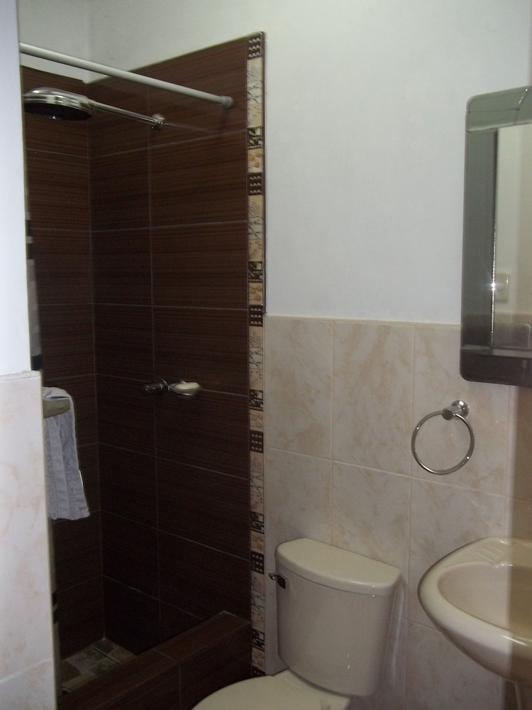 House, 3 Bedrooms photo 2