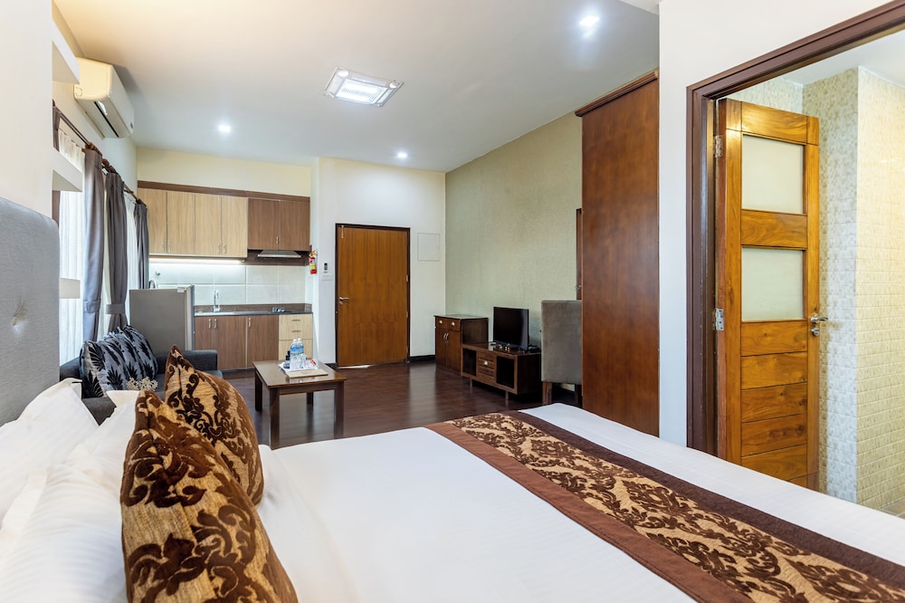 Studio Apartment with Queen Bed photo 2