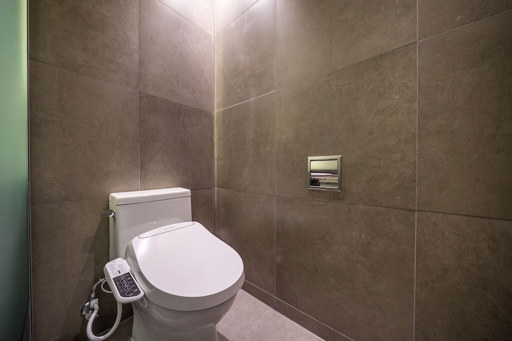 Suite - Photo 11