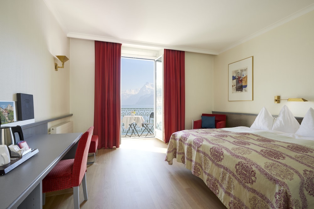 Superior Double Room with Queen Size Bed, lake view and balcony photo 3
