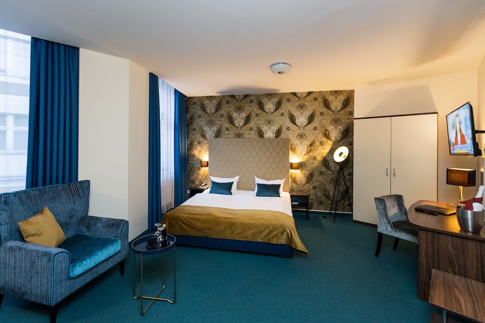 Standard Double or Twin Room - Photo 8
