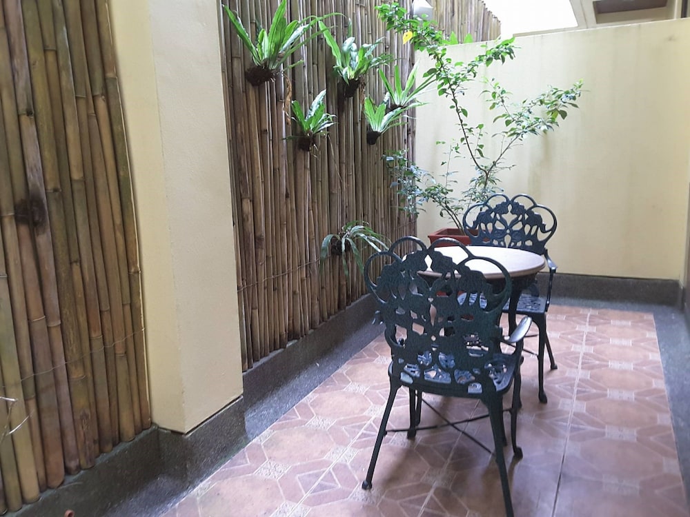 Executive Room - Photo 10
