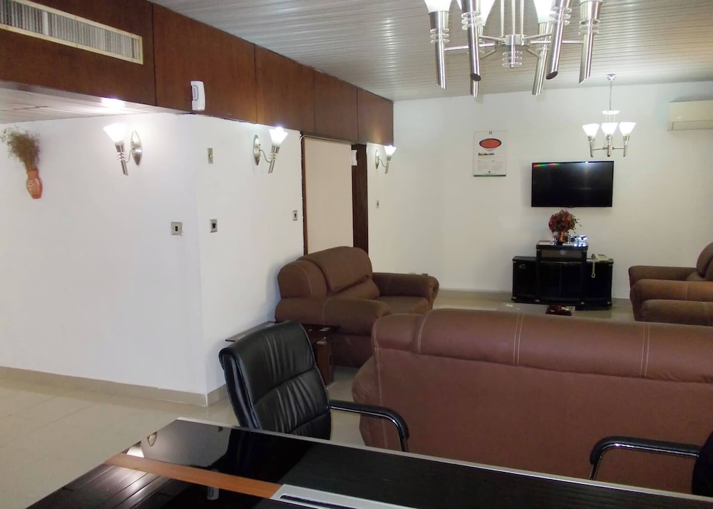 Family Room, Balcony, City View photo 3