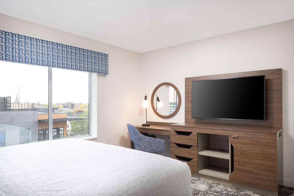 Suite, 1 King Bed, Refrigerator & Microwave (Wet bar) - Photo 2
