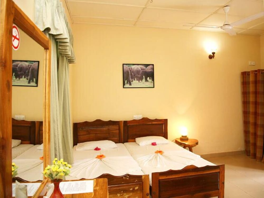 Standard Room, 1 Bedroom, Smoking, Lake View photo 2