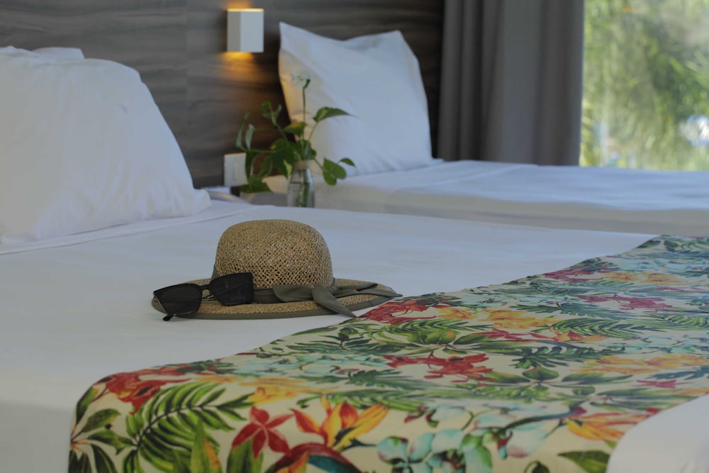Deluxe Room, Pool View - Photo 6