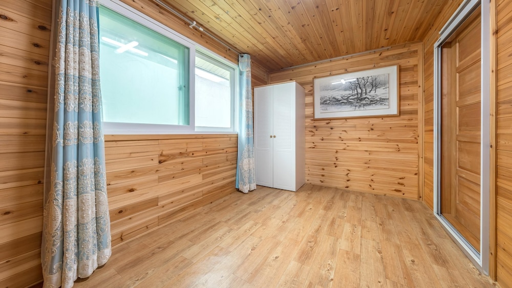 Basic Room, 2 Bedrooms (Yellow-5) - Photo 8